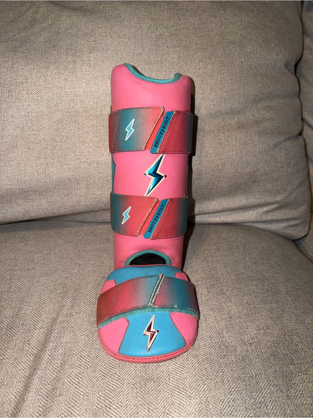 Bruce bolt leg guard Pink & Teal Adult